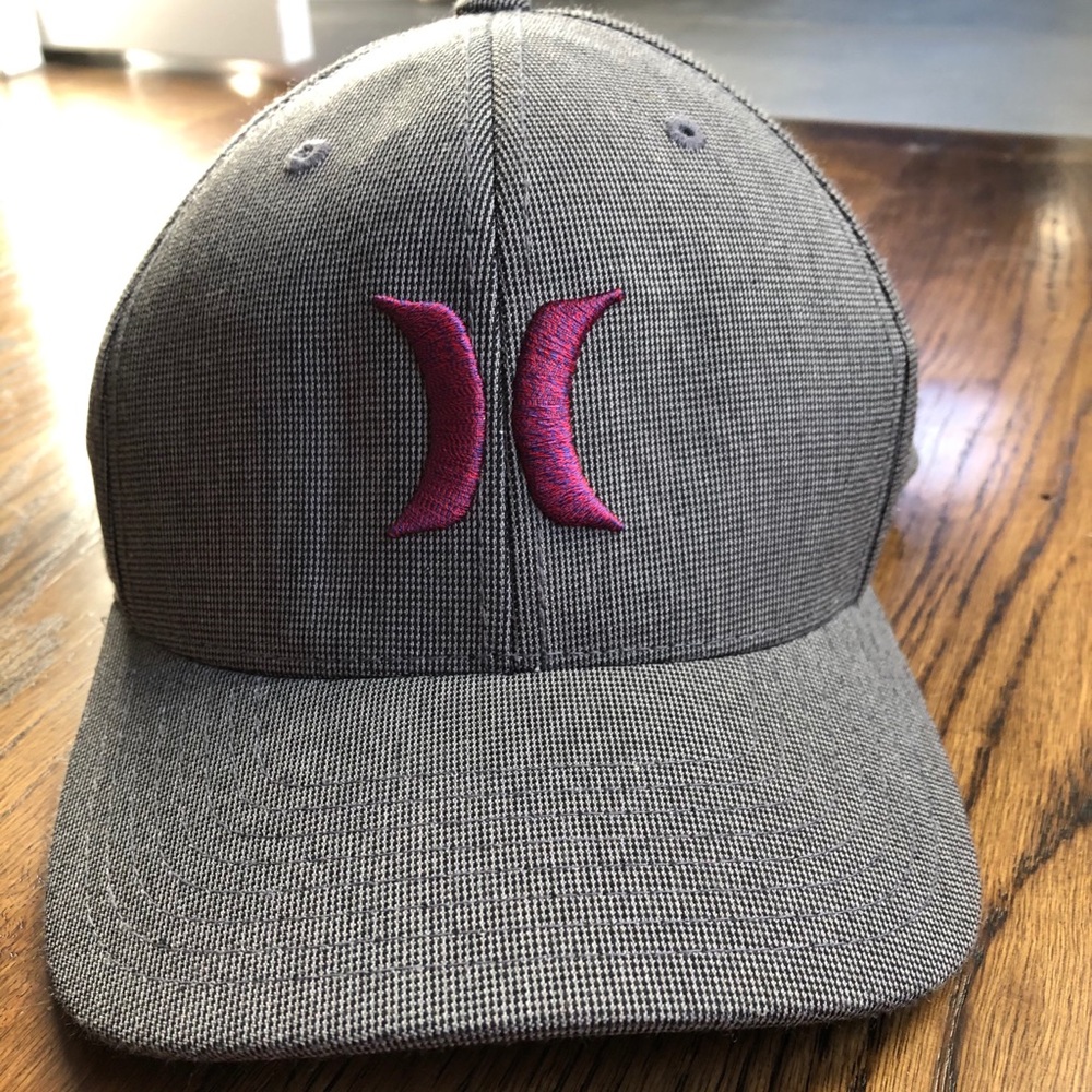 Hurley Flexfit Hat Men’s size S/M like new